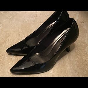 Black Pumps